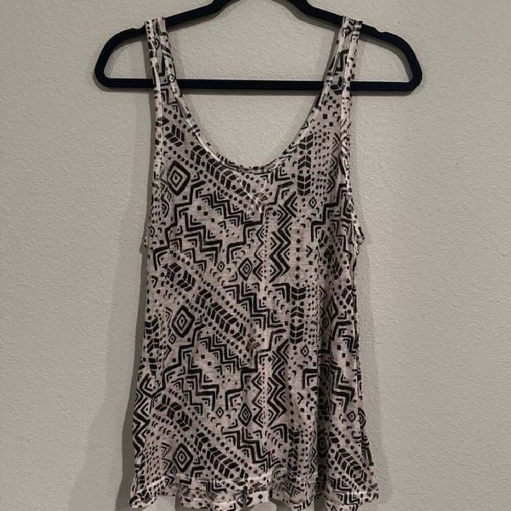 Mudd geometric print sheer tank top
sz M